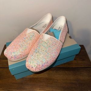 Tom’s brand new women’s size 9 glitter shoes